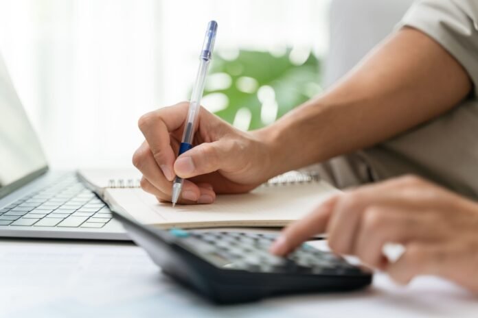 Guía para gestionar correctamente tus cuentas por cobrar y mejorar la liquidez empresarial