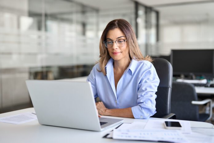 De emprendedor a empresario: lidere su marca como influencer De emprendedor a empresario: lidere su marca como influencer