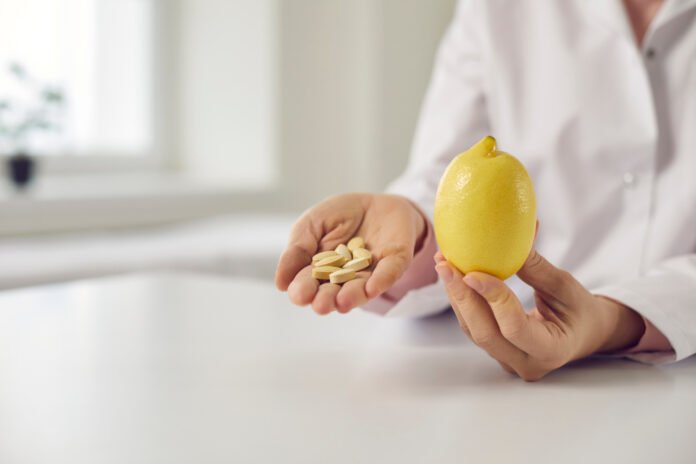 Más que defensas: el impacto celular de la vitamina C